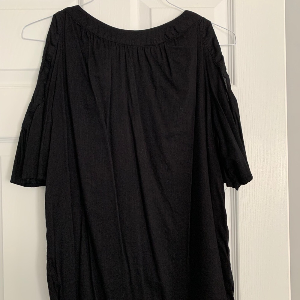 Old Navy Cold Shoulder shirt